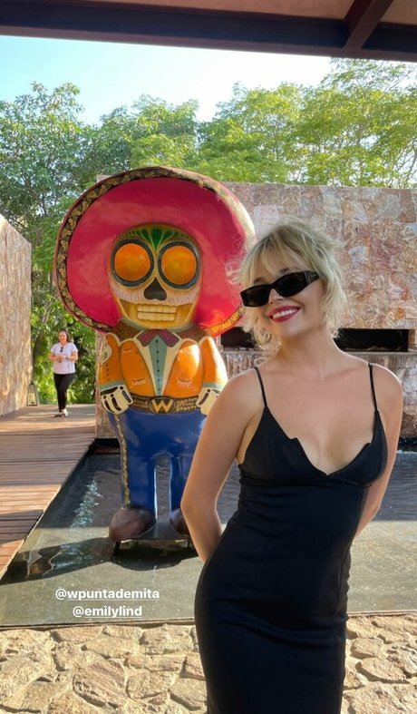 Emily Lind model xxx img