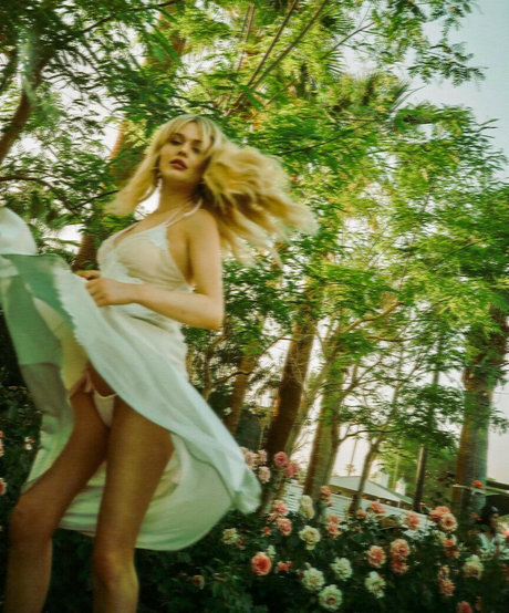 Emily Lind star xxx galleries