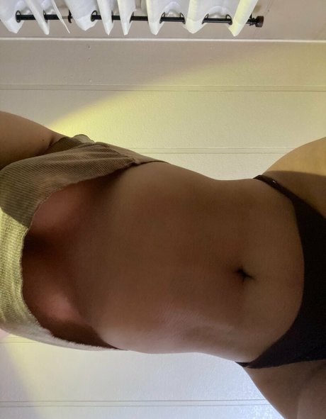 lzzle sexy model pics