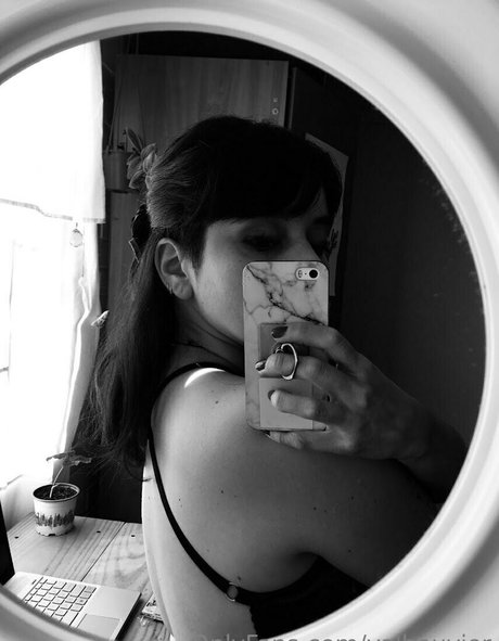 valbouvier model nude pictures