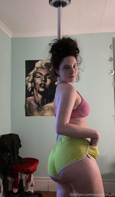 itsyagirlsky nudes model pics