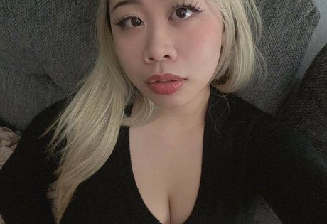 kiwireii pornstar nude images