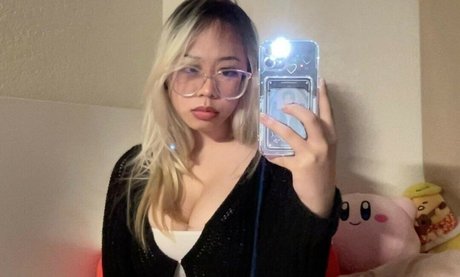 kiwireii model erotic pic