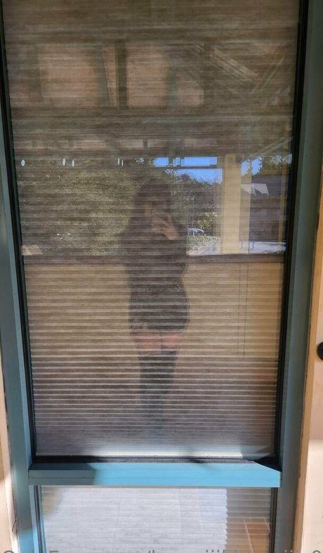 Rue Hernandez star hot image