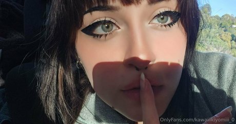 Rue Hernandez nude star picture