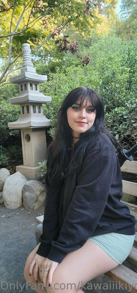 Rue Hernandez model erotic image