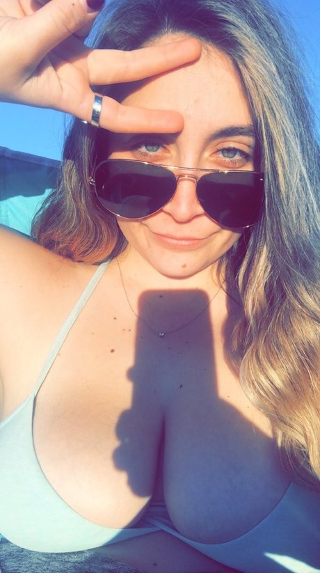 milfweeed art model pic