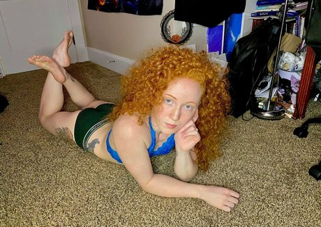 thatredheadedgirl6 art model image