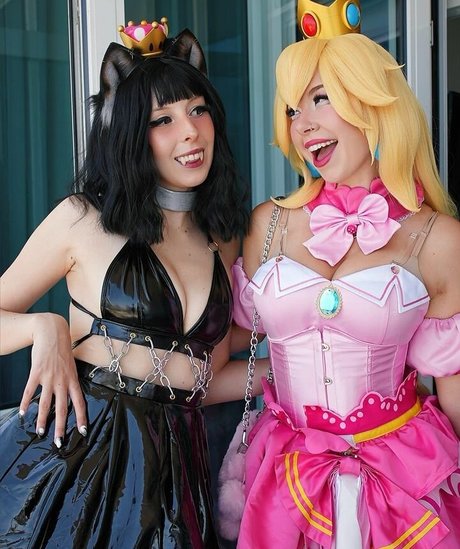 loosh cos model hot pics