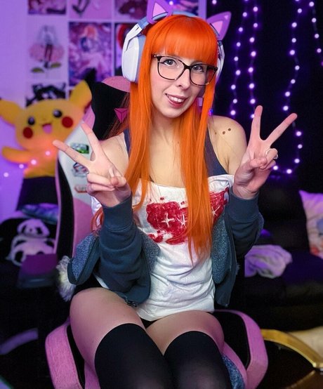 loosh cos naked actress image