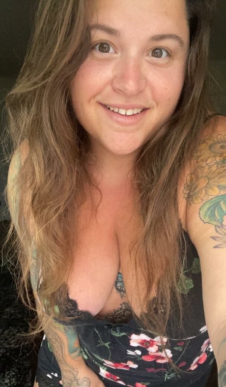 HandfulHeather model photos