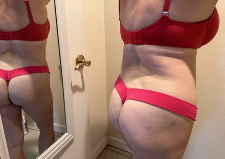 Curious Jeanette sex model image