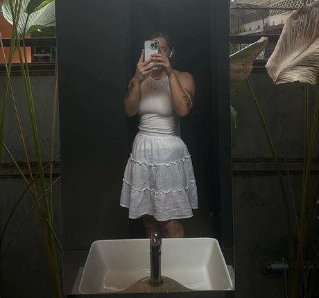 Sydgrows beautiful model img