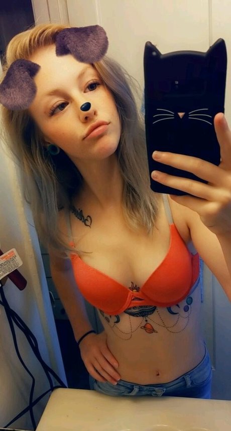 Damnwithaloudham naked model photos