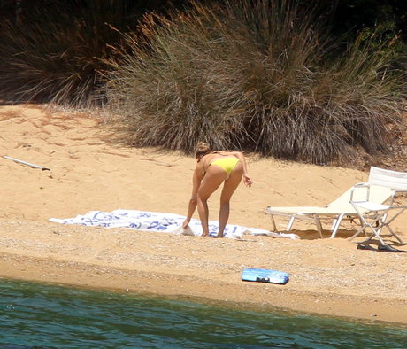 Kate Hudson nude actress picture