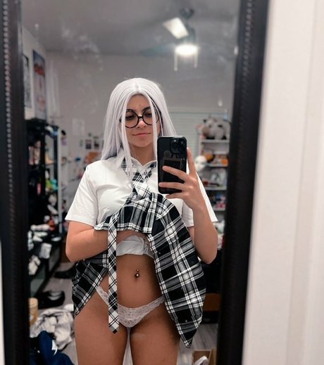 Mavehhhh model nude pics