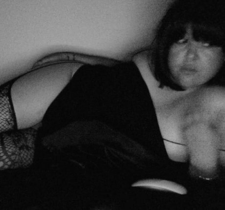 sakura odiosa nude model image