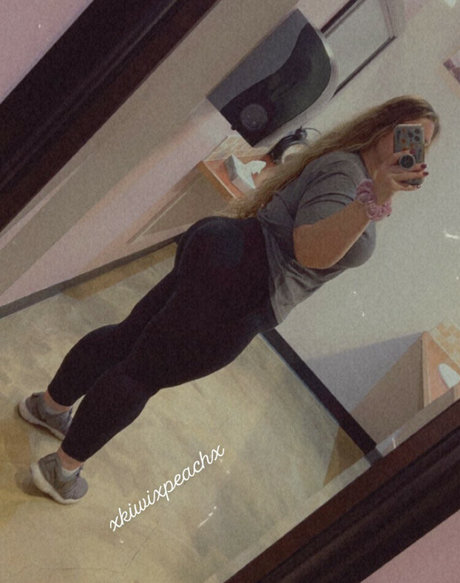 xkiwixpeachx pornstar exclusive picture