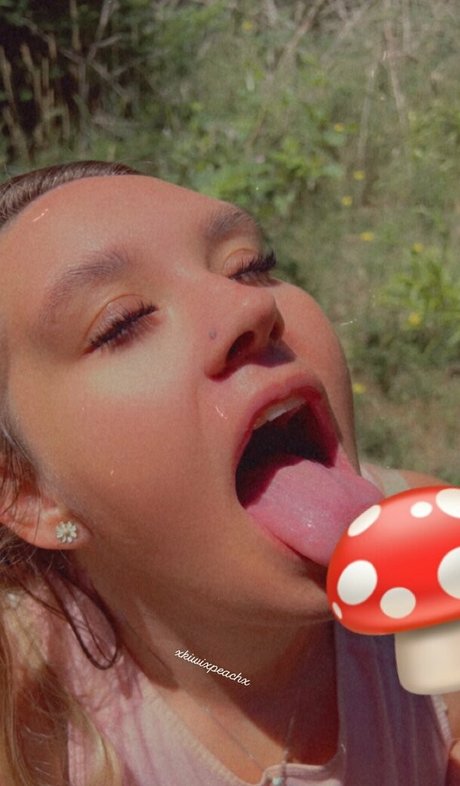 xkiwixpeachx pornstar beautiful photo