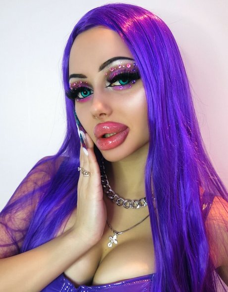 Alison Beth model nude photos