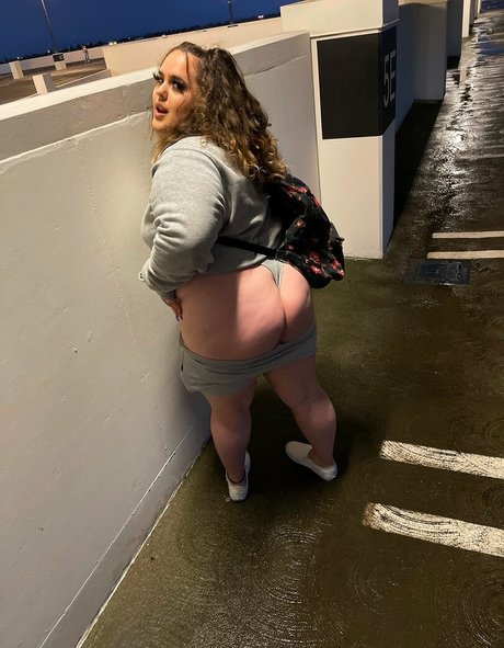 Yumi Analiyah model exclusive images