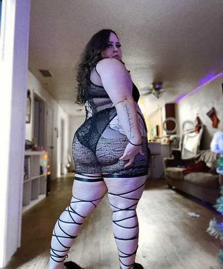 Yumi Analiyah sexy star picture