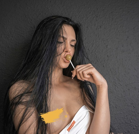 Diana Black porn model photos