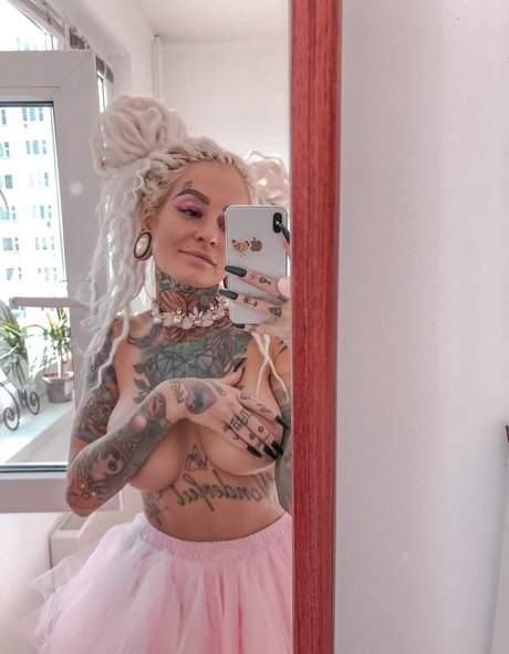 Bantik Boy erotic pornstar photos