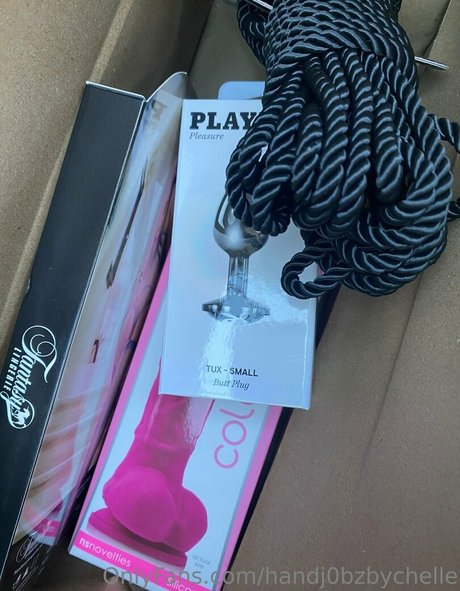 handj0bzbychelle nude actress photo