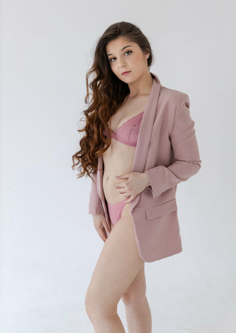 Leisy Lucy nude pornstar photos