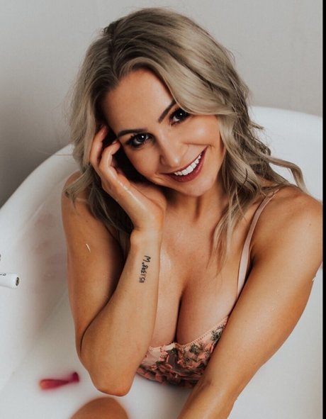 bikinibarbieee adult actress archive