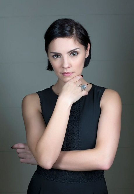 Annabel Scholey porn model photo