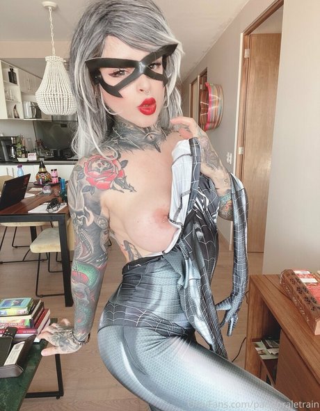 Pandora Letrain sexy star pictures