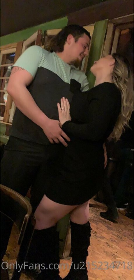 thickmommarie model photo