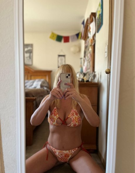 Macie Mae 69 model exclusive photo