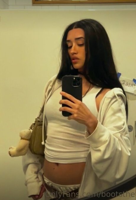 bootsthefeline best model picture