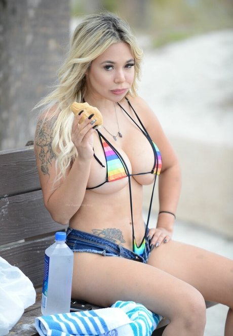 Bella Bunnie Amor pornstar exclusive gallery