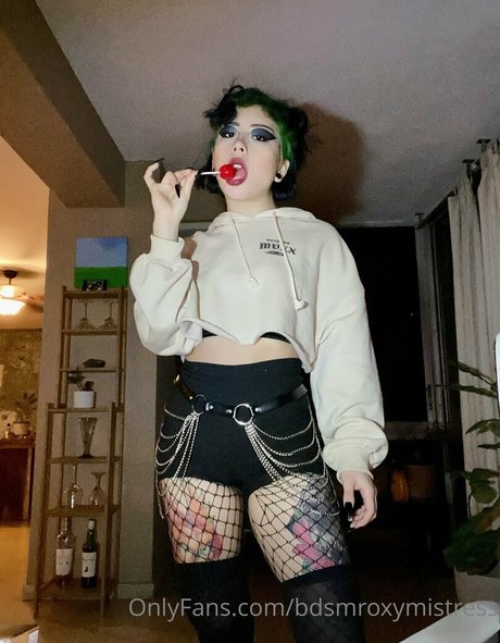 mistressroxybdsm naked actress pics