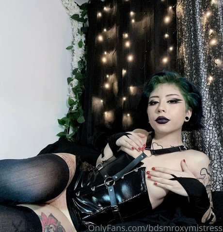 mistressroxybdsm pretty pornstar img