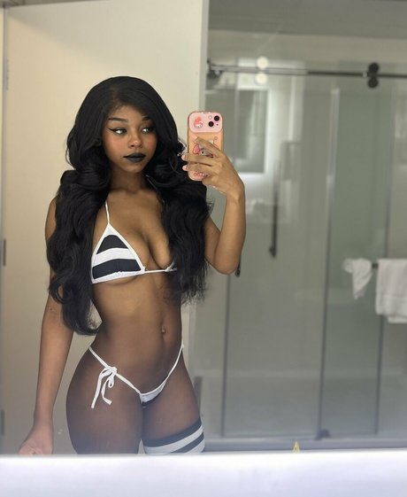 ElectricbumSky model nude gallery