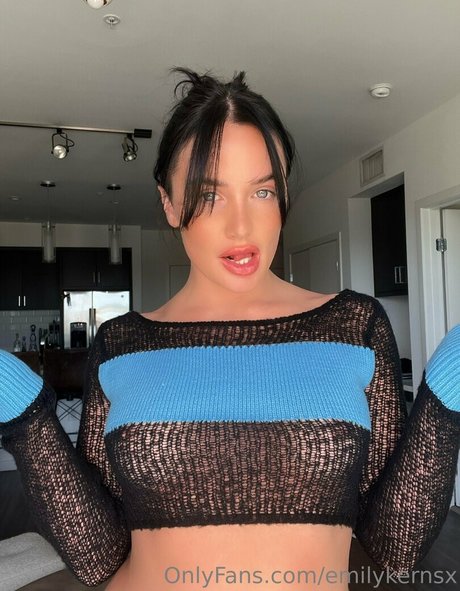 emilykernsx hot model images