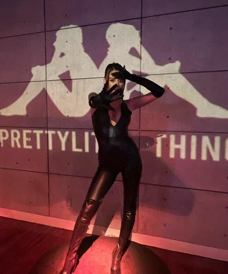 Chloe Veitch hot model archive