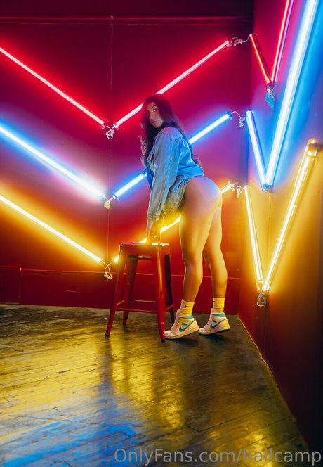 Hailcamp beautiful model pic