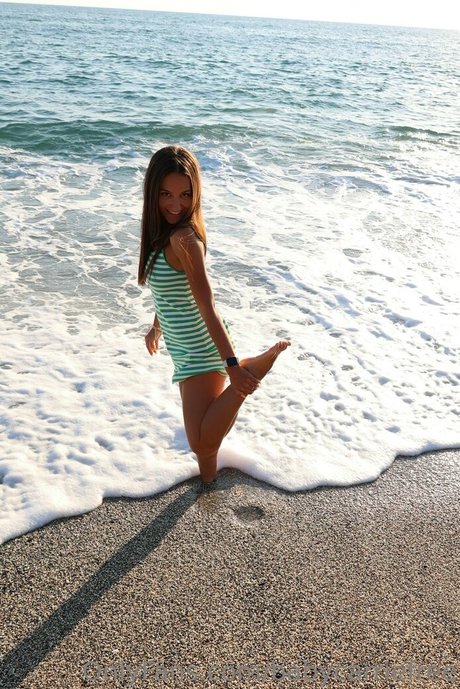 babycarriefree model sexy pictures