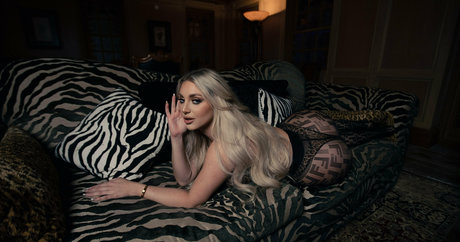 kayleygunner star nude gallery