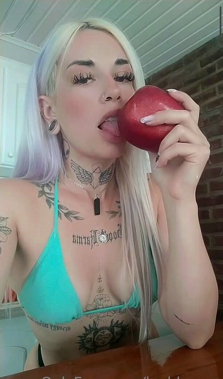 leahlarsen sexy star pics