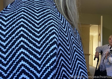 peachvanilla naked star image