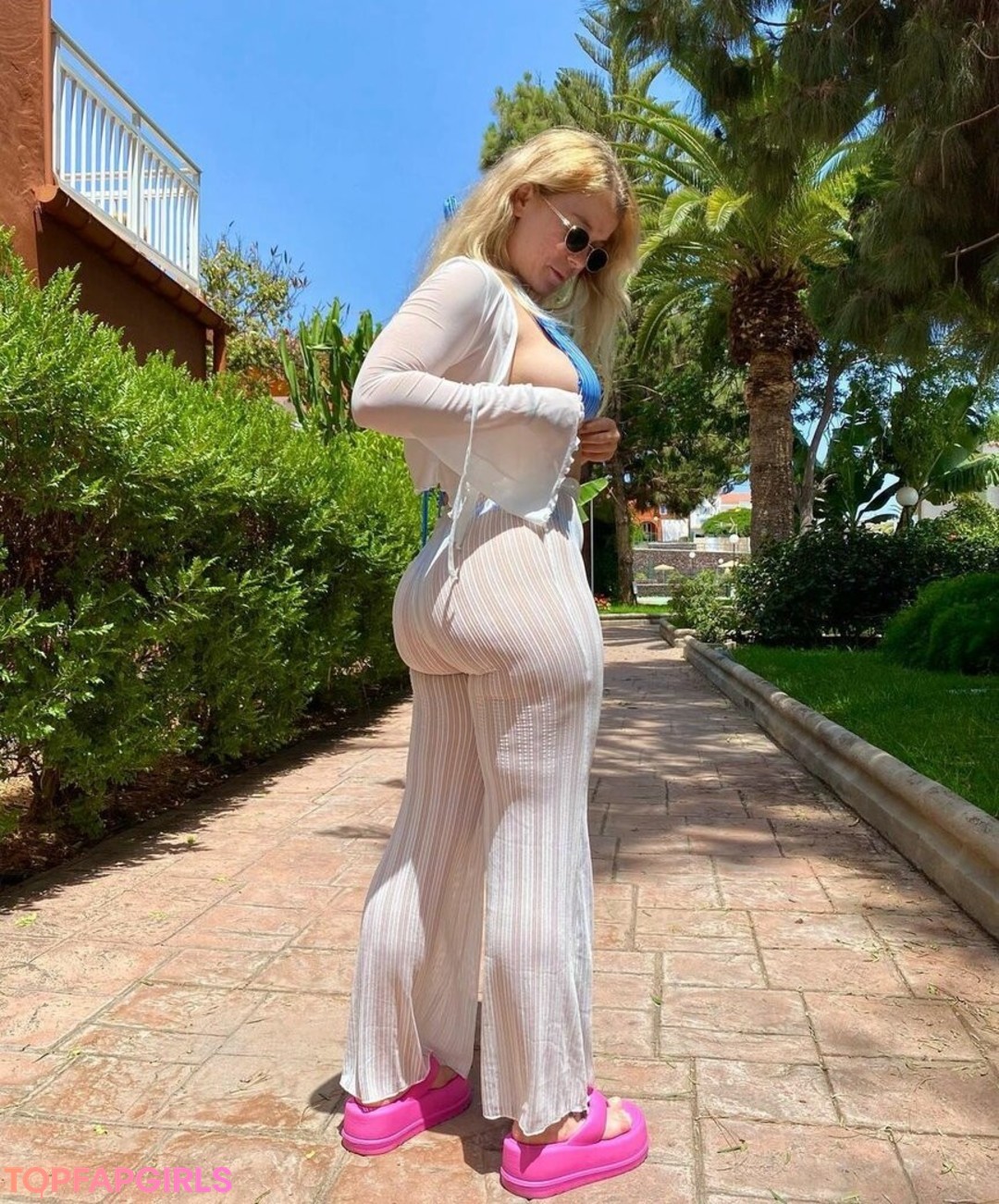 pinksirenne model hot photo