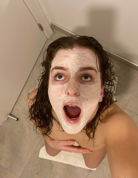 olive onlyfans nice model image