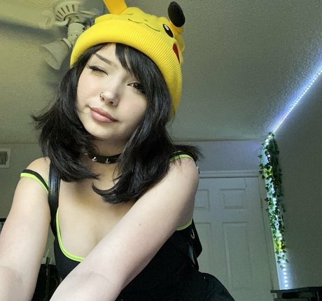 yourluvrgrl model hot pictures